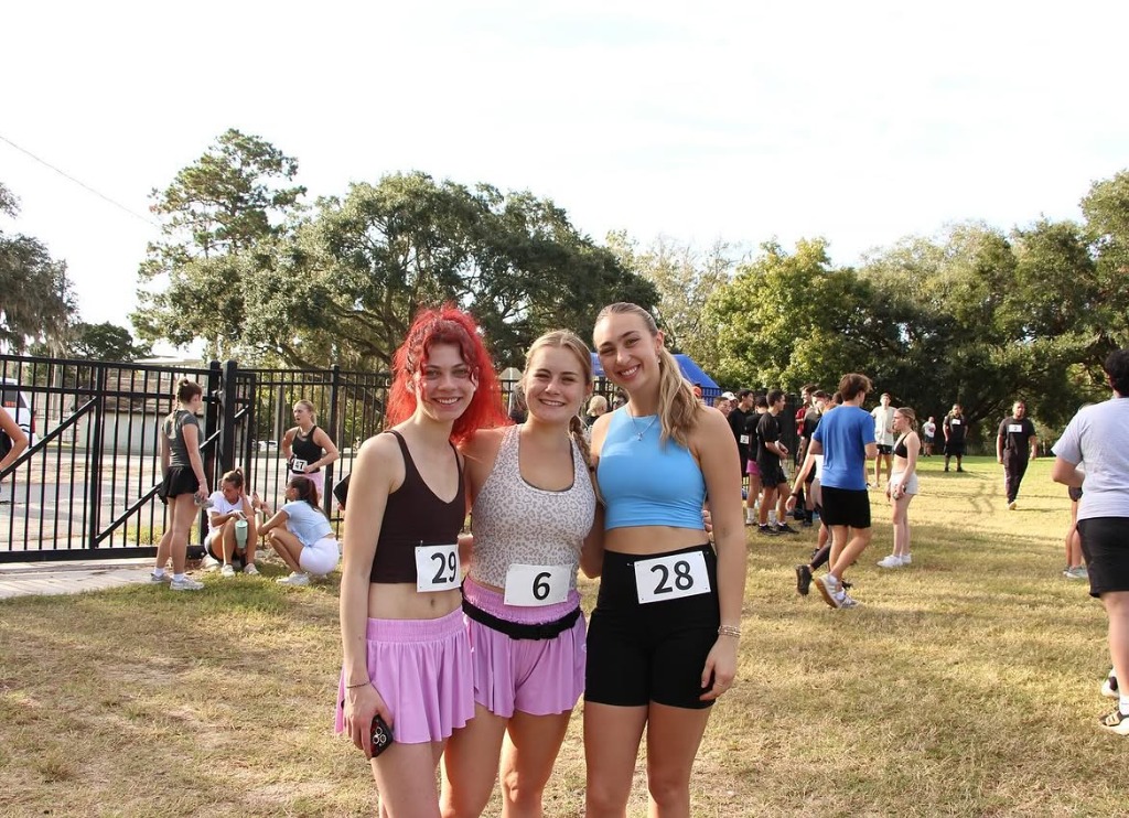 VOP student runners and friends at the 5K